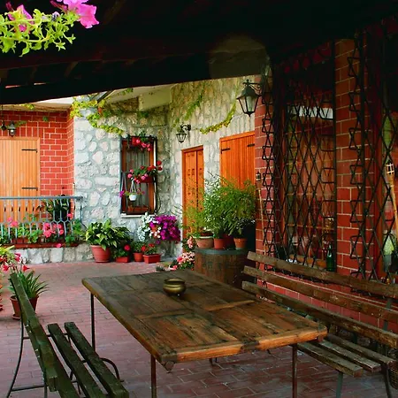 Locanda Cinciarella Bed & Breakfast *